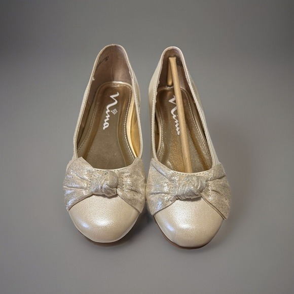 Nina Kids Girls Slip On Ballet Beige & Gold Patent Leather Flat‎ Shoes Size 1 - Picture 1 of 6